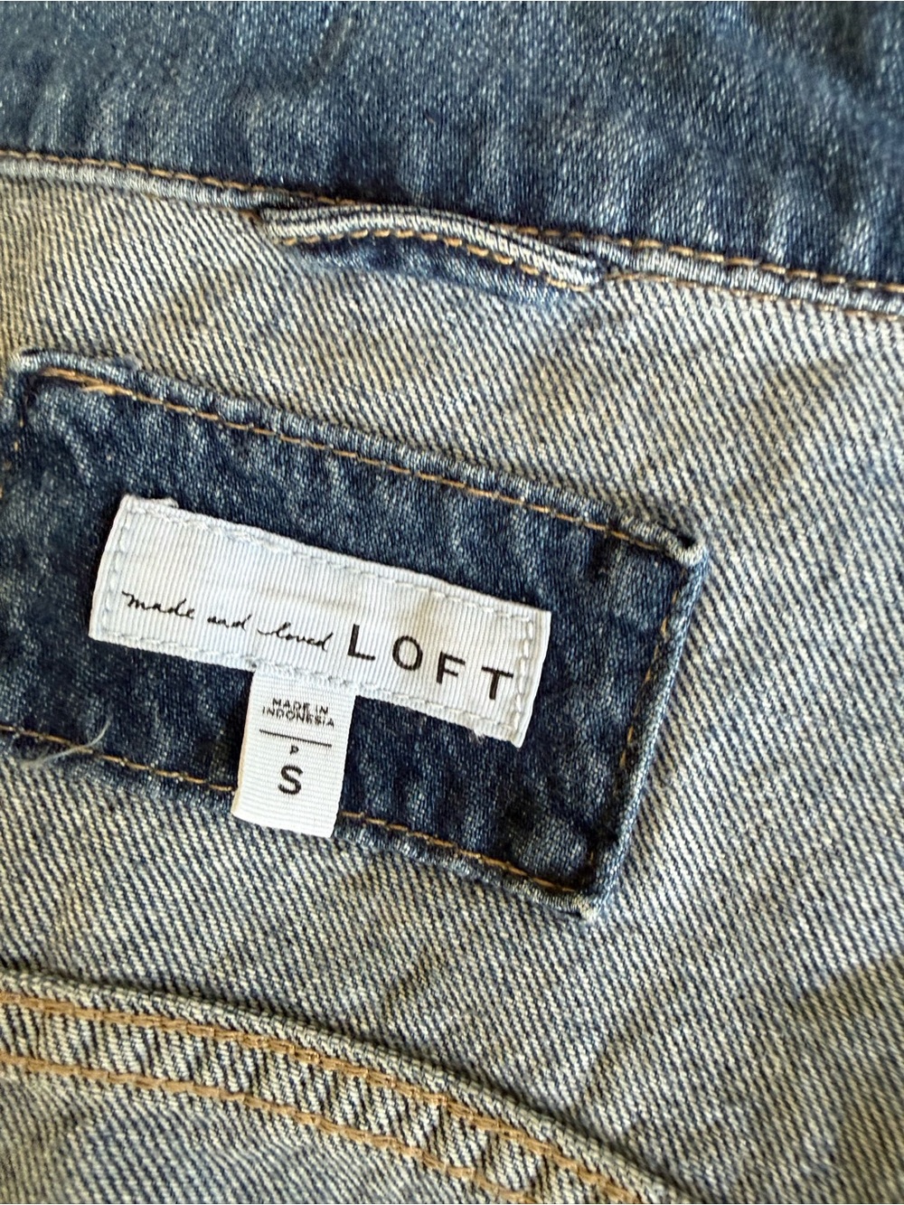 LOFT Women’s Relaxed Denim Trucker Jacket Medium Wash Size Small